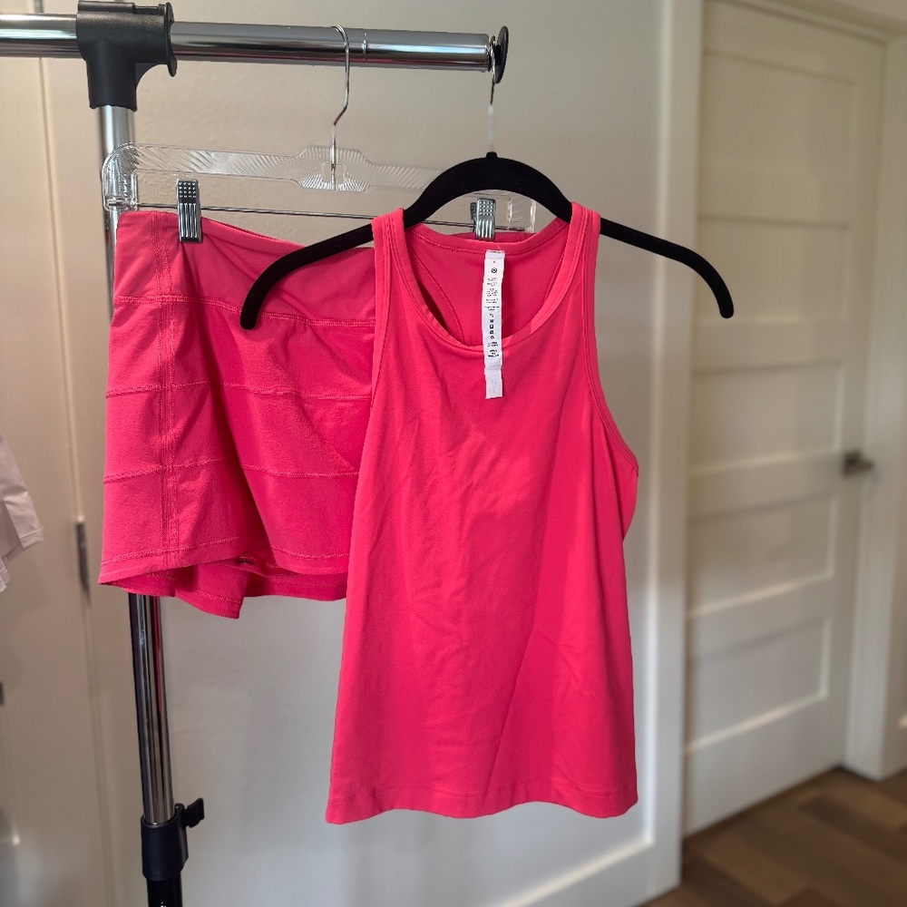 Lululemon - Matching Tennis/Workout Set (Size: 6) - LIKE NEW!